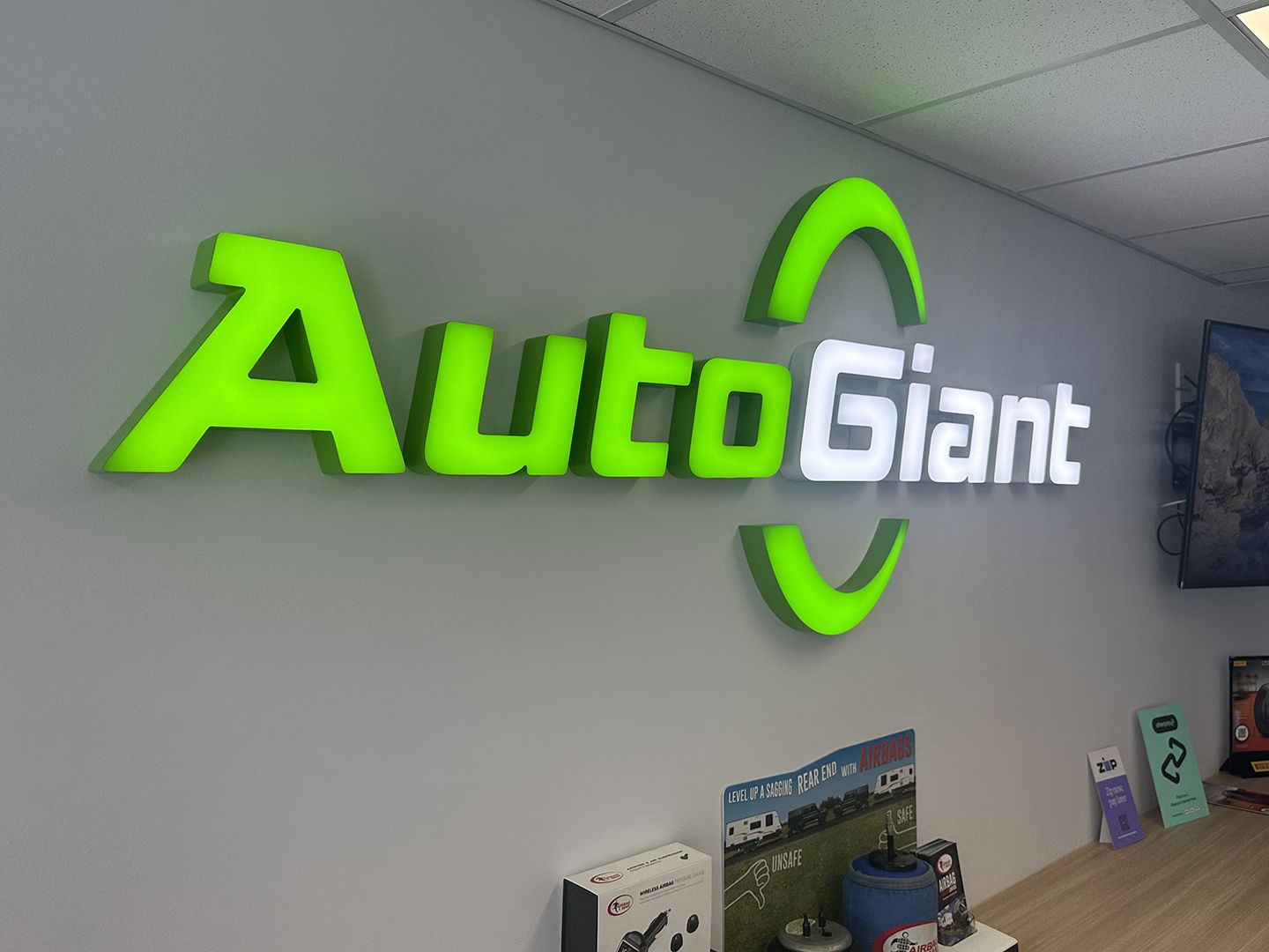 Auto Giant Reception Sign