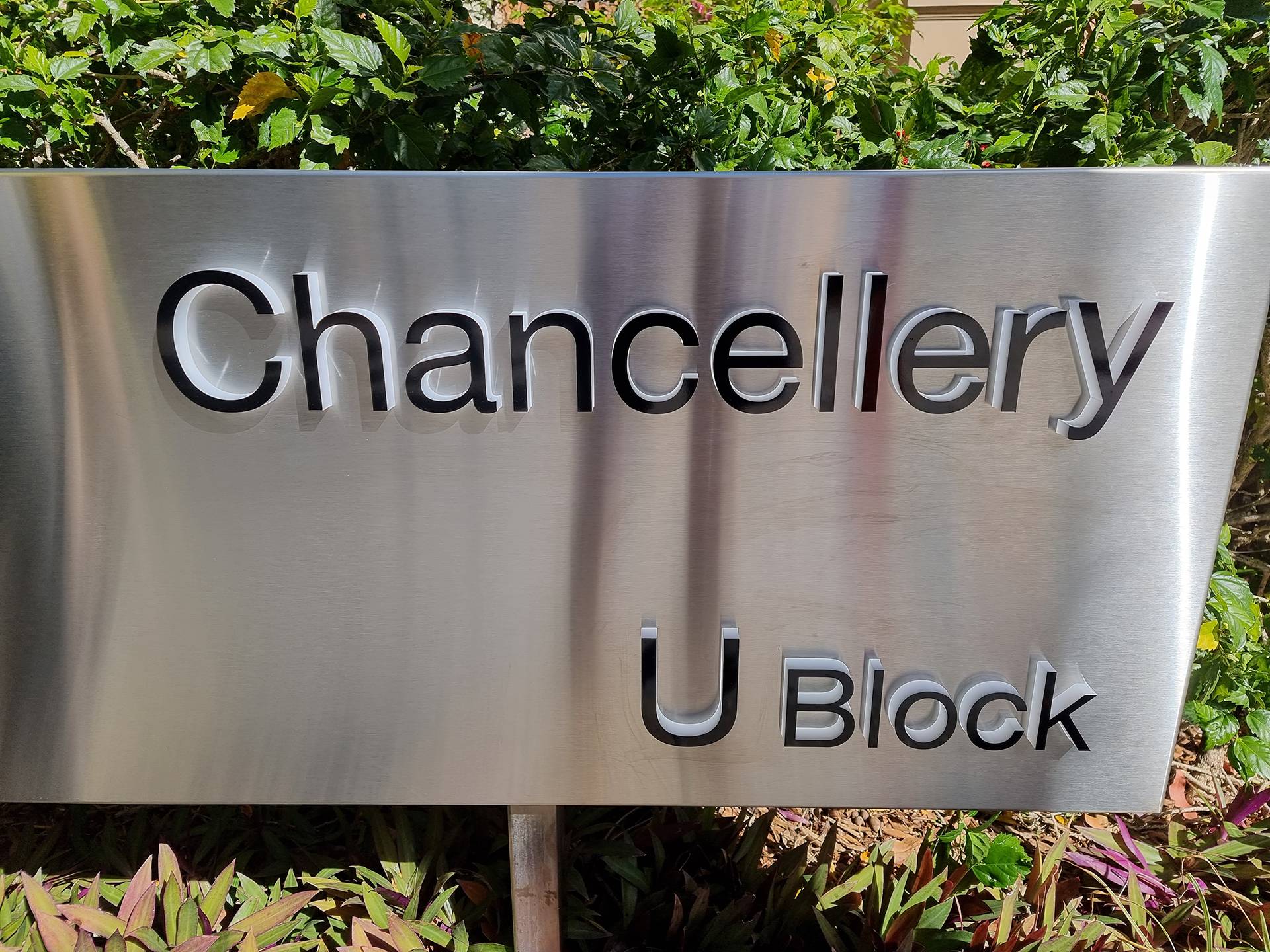 QUT freestanding university sign